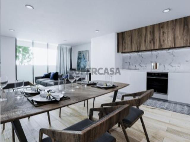 Apartamento T2 + 1 Escritório, 2 Suites, Varanda e 2 Lugares de Garagem