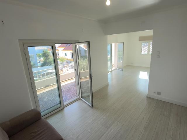 APARTAMENTO T2 + 1 + PEQUENO JARDIM MURTAL PAREDE | A MINUTOS PRAIA SAO PEDRO ESTORIL