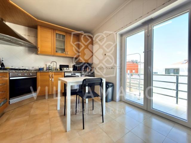 Apartamento T2 + 1, suíte, varandas, elevador e parqueamento na Malveira
