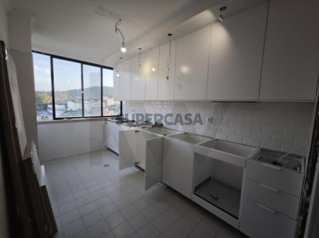 Apartamento T2 + 1 totalmente remodelado com garagem fechada, Rua Carlos Seixas, Coimbra