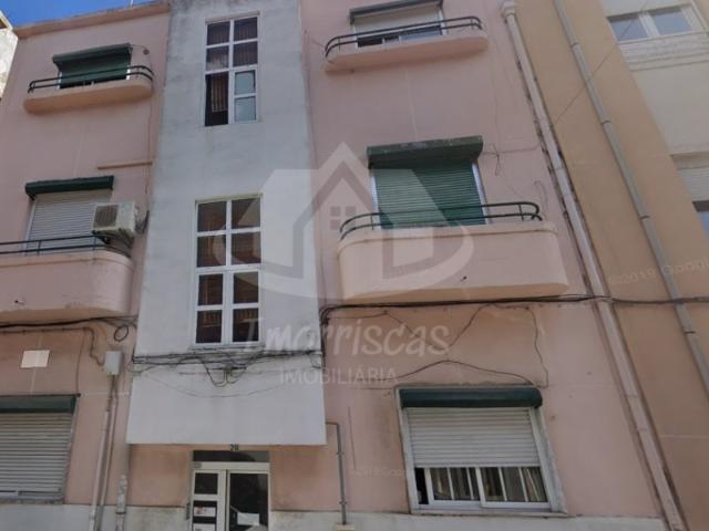 Apartamento T2+1 totalmente remodelado com terraço, localizado em Moscavide
