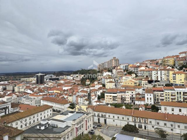 Apartamento T2 + 2, junto às Universidades!