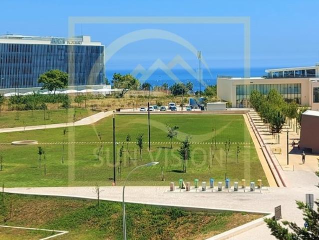 Apartamento T2, 2 suites, com terraço de 70 m2 junto a praia de Carcavelos