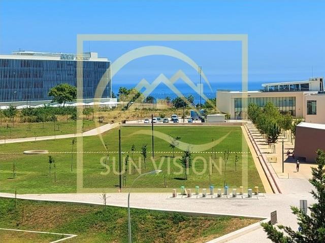 Apartamento T2, 2 suites, com terraço de 70 m2 junto a praia de Carcavelos