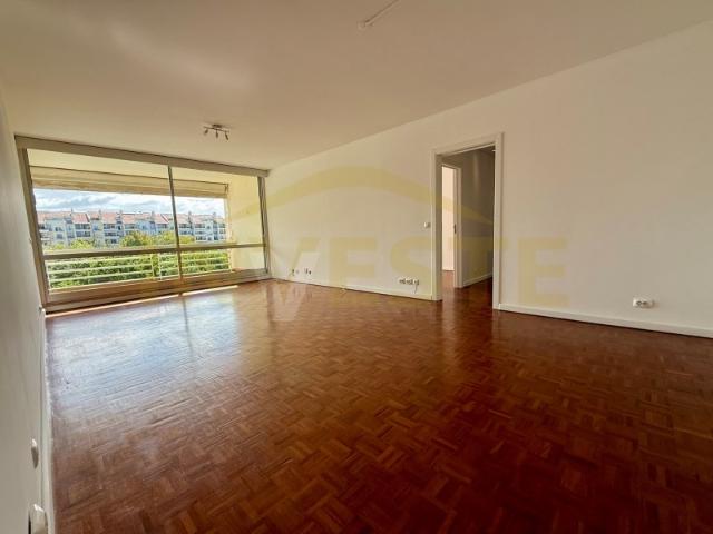 Apartamento T2 3 assoalhadas em Cascais, no Alto das Flores junto ao Bairro do Rosário