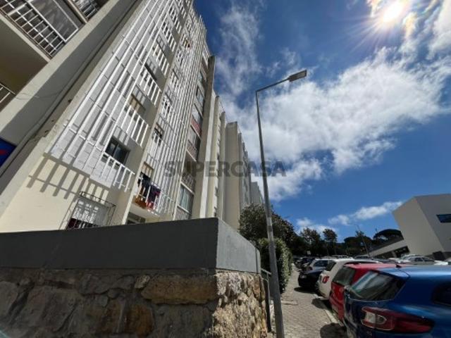 Apartamento T2 | Tapada das Mercês | 7º Andar com Elevador