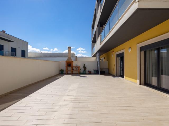 Apartamento T2!Terraço! Garagem!