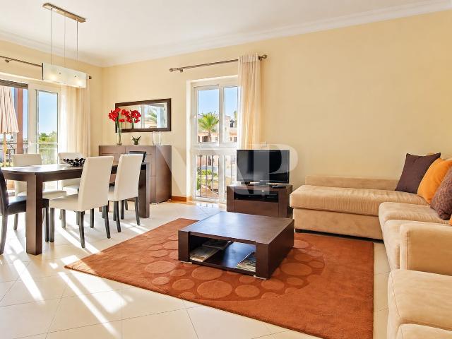Apartamento T2 Top Floor com Amplos Terraços para Arrendamento Anual em Vilamoura