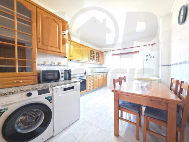 APARTAMENTO T2 TOTALMENTE MOBILADO E EQUIPADO COM VISTA TEJO SANTA IRIA DE AZOIA 1.200 €/MÊS