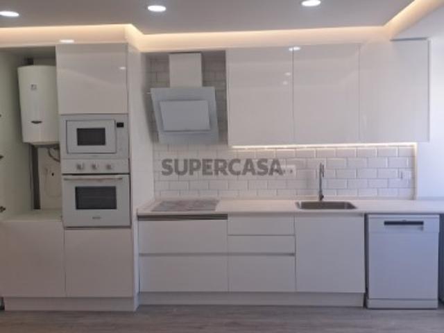 Apartamento T2 Totalmente Recuperado em Paivas, Seixal