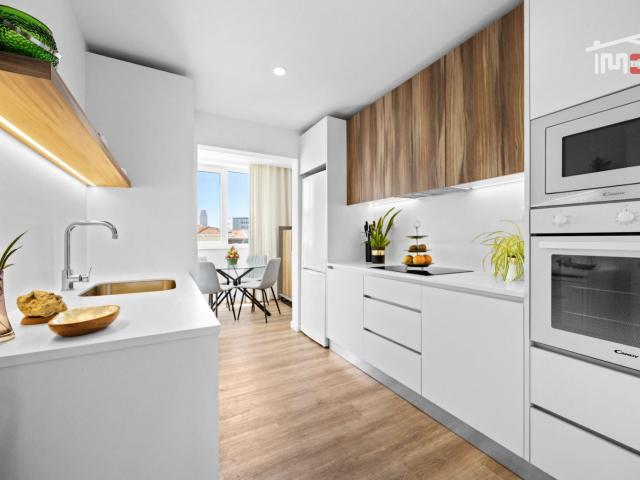 Apartamento T2 totalmente reabilitado | Varanda generosa | Estacionamento | Montijo
