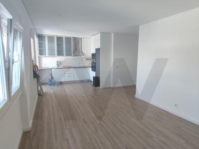 APARTAMENTO T2 TOTALMENTE REMODELADO COM LOGRADOURO – CRUZ DE PAU
