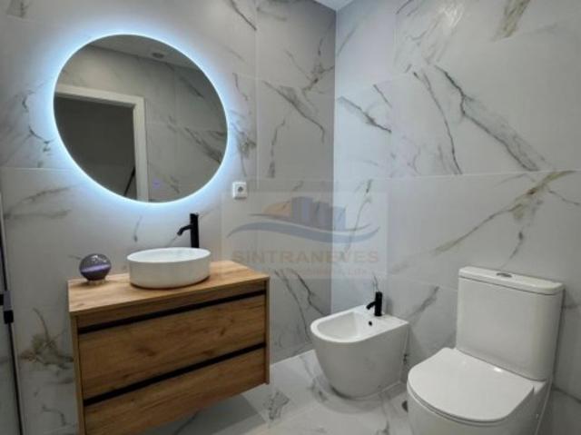 Apartamento T2 Totalmente Remodelado com Parqueamento | Quinta da Cavaleira Algueirão Mem Martins