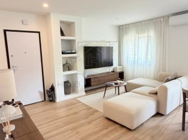 Apartamento T2 totalmente remodelado com suite