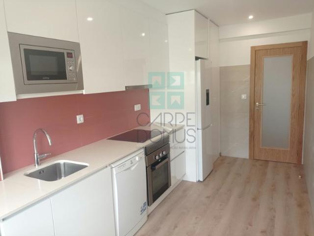 Apartamento T2, totalmente remodelado, Casal de São Brás Amadora