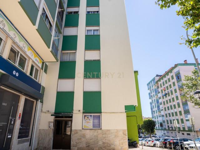 Apartamento T2 Totalmente Remodelado a Estrear | Casal de São Brás | Amadora