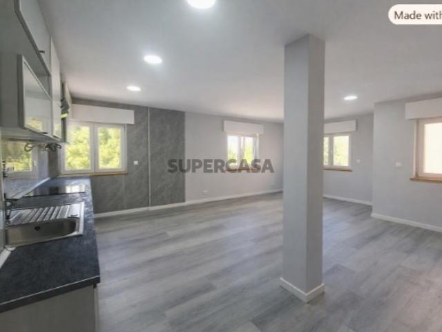 Apartamento T2 totalmente remodelado a estrear