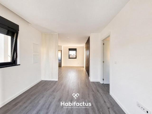 Apartamento T2 totalmente remodelado e pronto a habitar