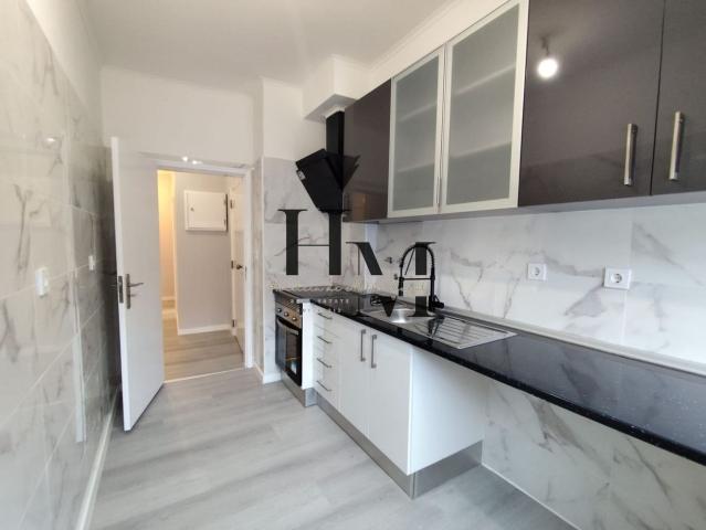 Apartamento T2 totalmente remodelado em Benfica