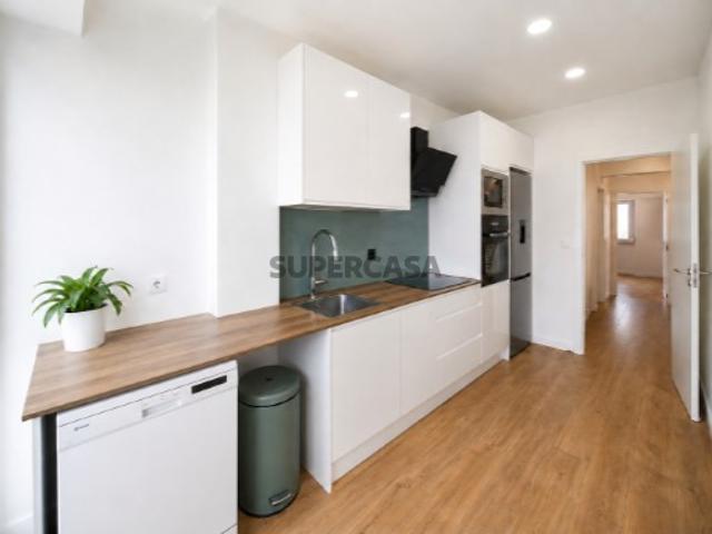 Apartamento T2 Totalmente Remodelado em Benfica