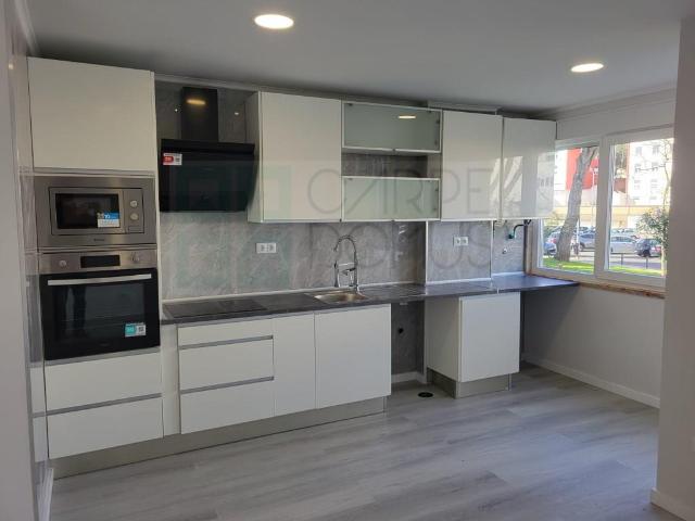 Apartamento T2 Totalmente remodelado em Oeiras 81m² Oeiras E São Julião Da Barra