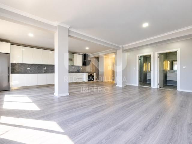 Apartamento T2 totalmente remodelado em Setúbal