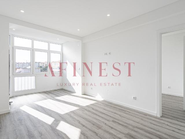 Apartamento T2 Totalmente Remodelado Em Queluz 55m² Massamá e Monte Abraão