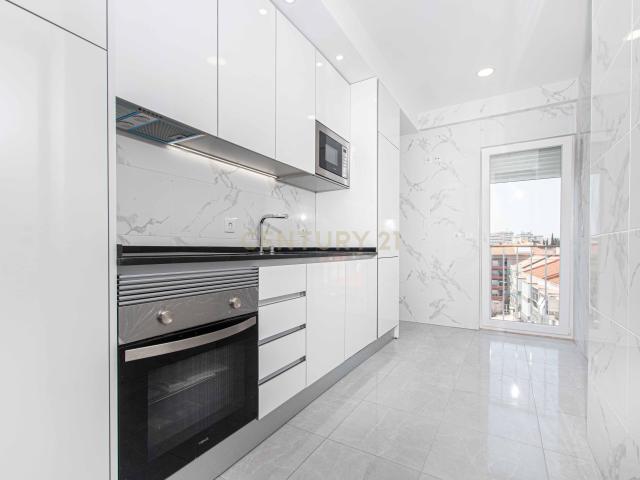 Apartamento T2 Totalmente Remodelado | Odivelas
