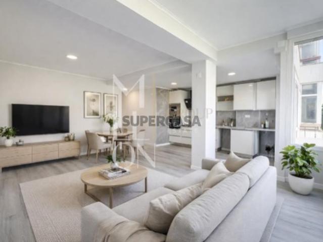 Apartamento T2 Totalmente Remodelado | Localização Premium