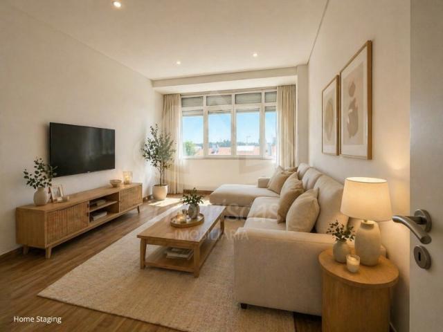 Apartamento T2 totalmente remodelado, localizado em Vialonga