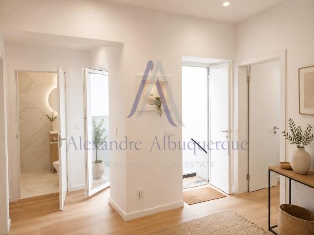 Apartamento T2 totalmente remodelado no coração de Sesimbra