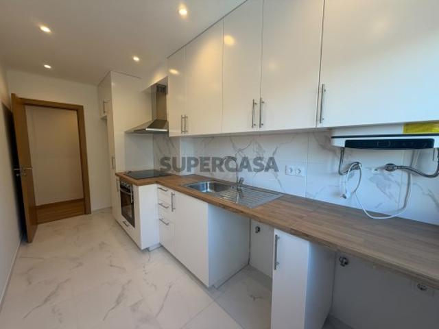 Apartamento T2 totalmente remodelado no Cacém