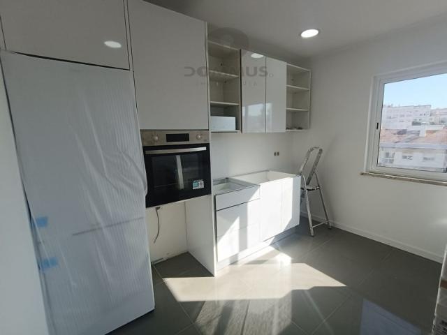 Apartamento T2 Totalmente Remodelado no Cacém
