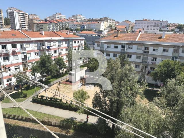 Apartamento T2 totalmente remodelado no Cacém