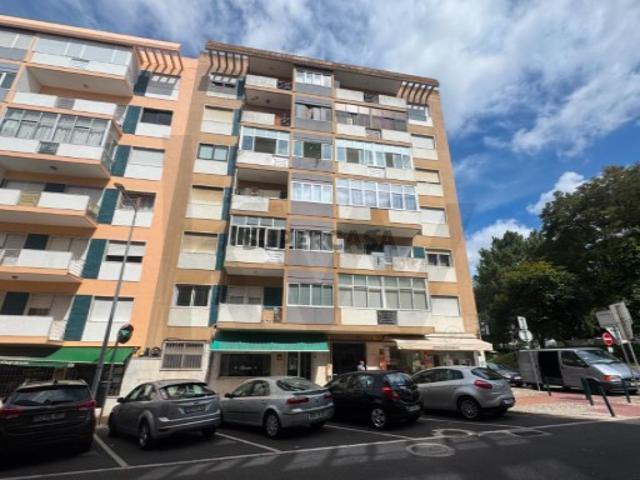 Apartamento T2 Totalmente Remodelado no centro de Monte Abraão Conforto Moderno e Prático
