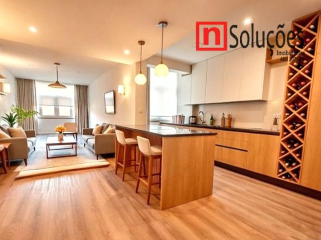 Apartamento T2 totalmente remodelado no centro de Moscavide