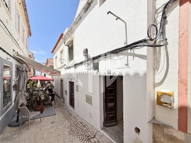 Apartamento T2 Totalmente Remodelado no Centro de Sesimbra |. 45m² Sesimbra Santiago