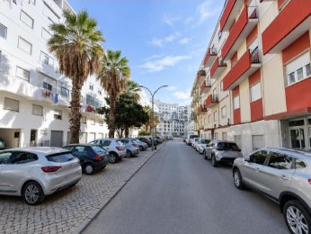Apartamento T2 Totalmente Remodelado nos Quatro CaminhosSetúbal