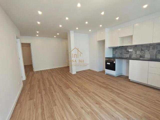 Apartamento T2 totalmente remodelado na Amadora