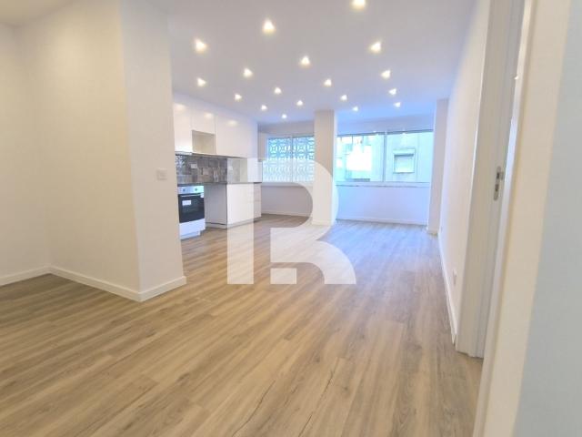 Apartamento T2 totalmente remodelado na Brandoa