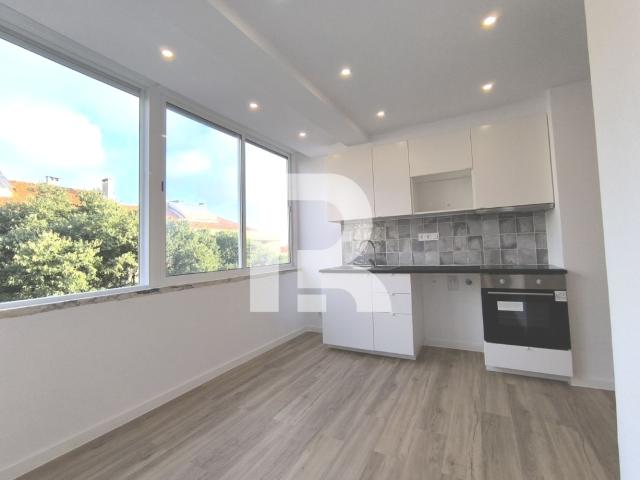 Apartamento T2 totalmente Remodelado na Damaia
