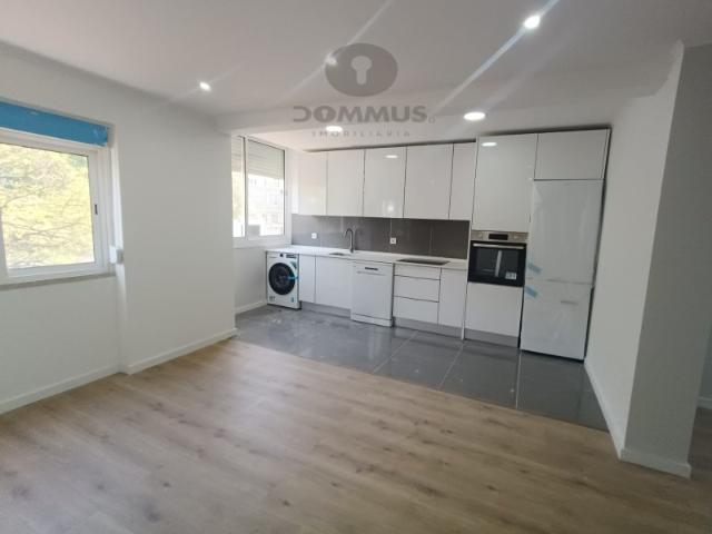 Apartamento T2 Totalmente Remodelado na Venteira / Amadora