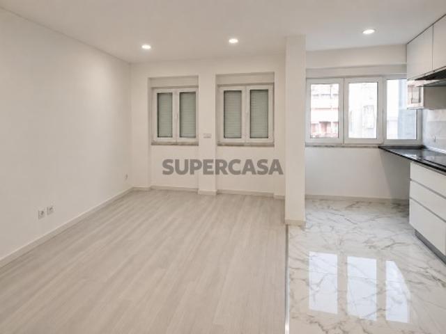 Apartamento T2, Totalmente Remodelado, Paivas Amora