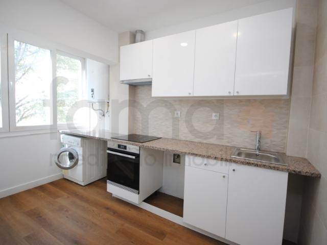 Apartamento T2 totalmente remodelado para arrendar Estrada de Benfica