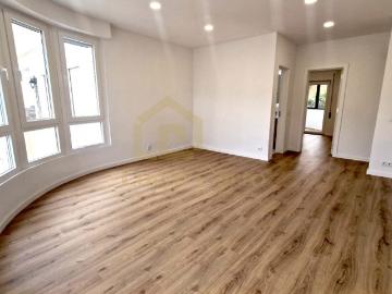 Apartamento T2 totalmente remodelado varanda Santana Sesimbra