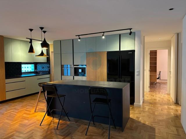 Apartamento T2 totalmente renovado na primeira linha de mar, em Matosinhos Sul