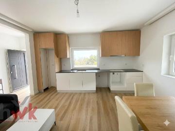 Apartamento T2 totalmente renovado no centro de Seia!