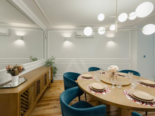 Apartamento T2 mobilado e equipado em Santo António com terraço