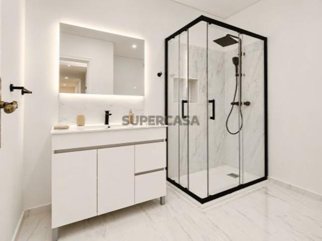 Apartamento T2 Totalmente Renovado em prédio com elevador e muita luz natural no Bairro do Liceu | Av. Doutor António Rodrigues Manito, Setúbal