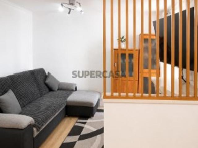 Apartamento T2 totalmente renovado em Santa Clara, Lisboa